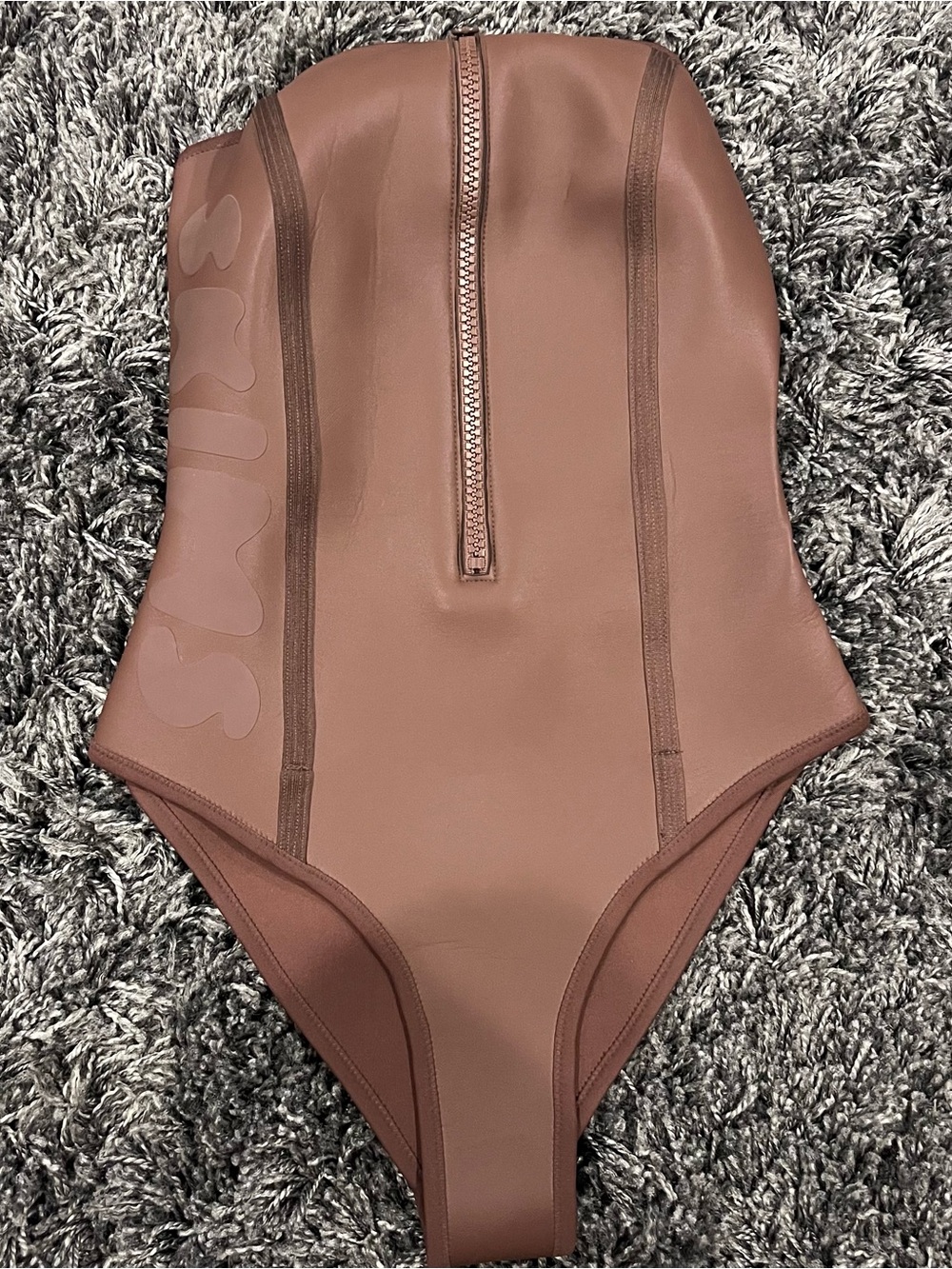 🌺NWT SKIMS BROWN SCUBA STRAPLESS SWIMSUIT SIZE SMALL🌺 - Picture 2 of 7
